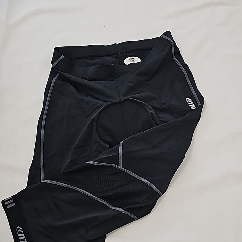 NTIC biking shorts size large‎